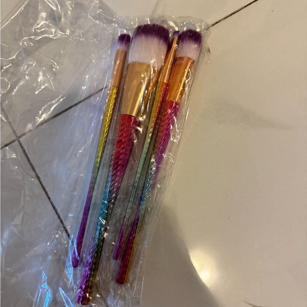 4 make-up brush #16 - Picture 2 of 2